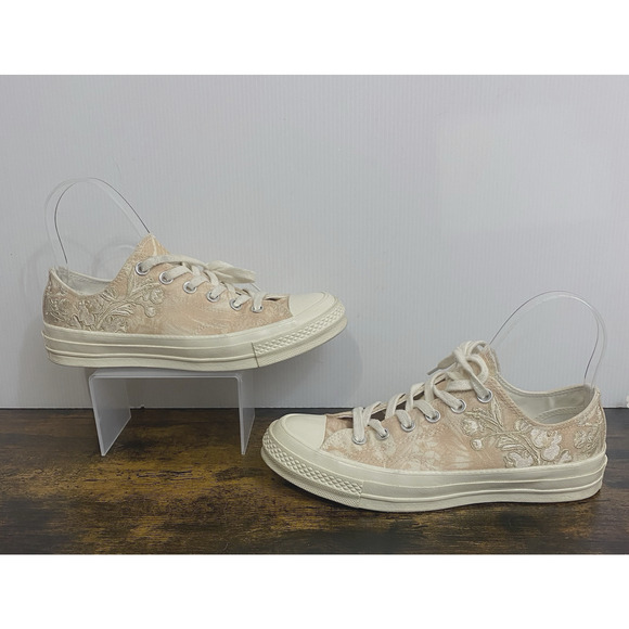 Converse Chuck Taylor 70 Sneakers Womens Sz 7 Peach Embroidered Spring Forward - Picture 1 of 10